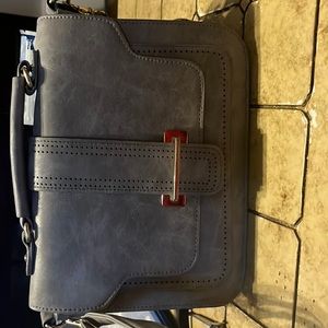 No pockets has a small zipper on the inside three small pouch’s built in